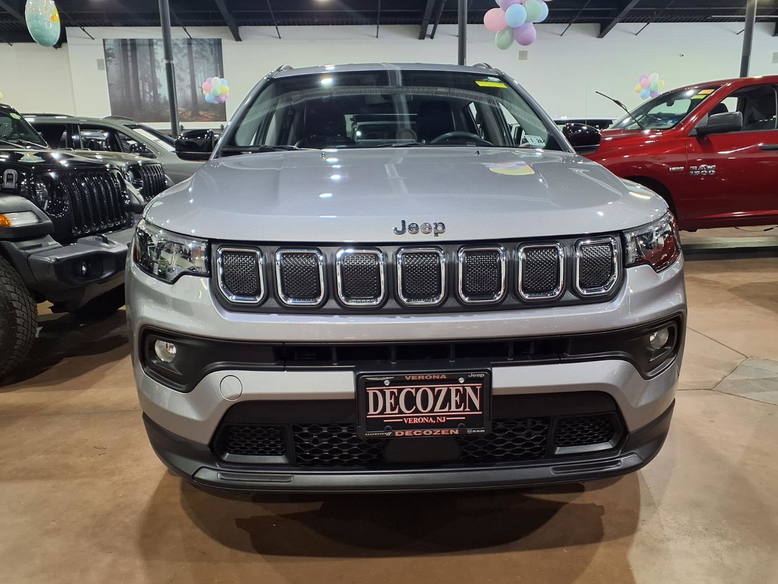 Used 2022 Jeep Compass Latitude AWD/4WD image 2
