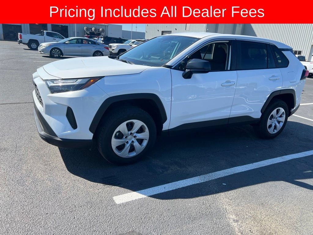 Used 2025 Toyota RAV4 LE AWD/4WD image 2