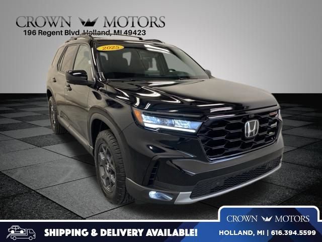 Used 2025 Honda Pilot TrailSport image 1