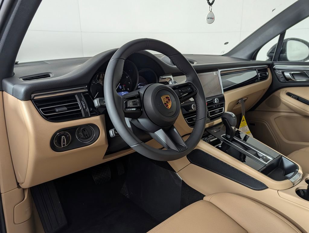 New 2026 Porsche Macan image 4