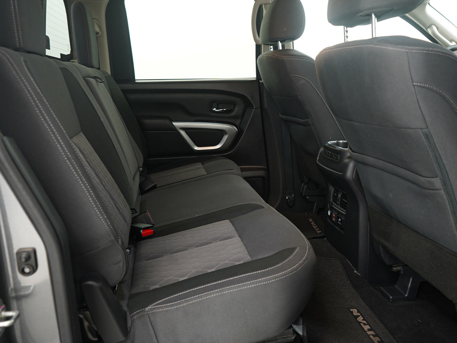 Used 2024 Nissan Titan SV w/ SV Convenience Package image 16