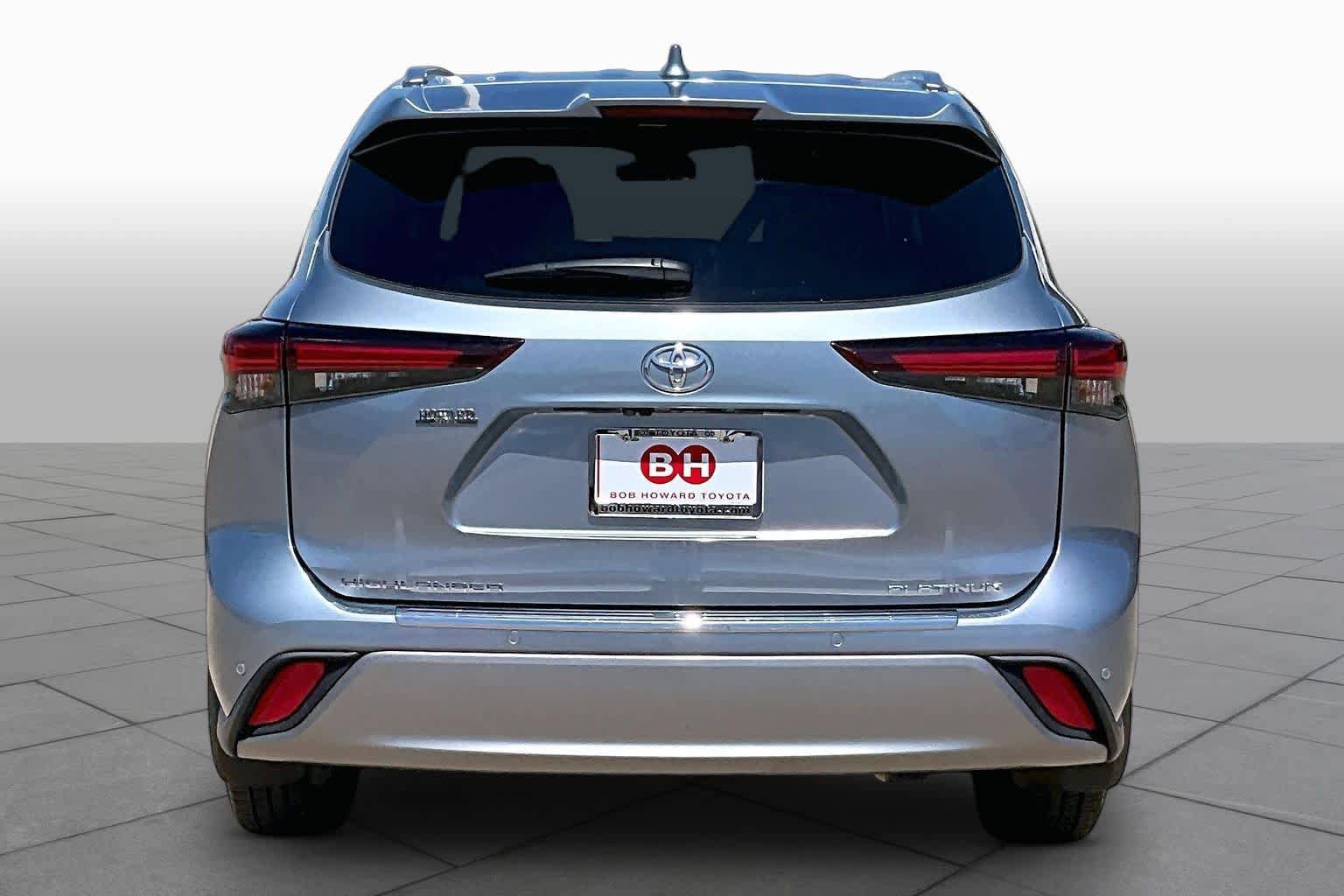 Used 2024 Toyota Highlander Platinum FWD image 5