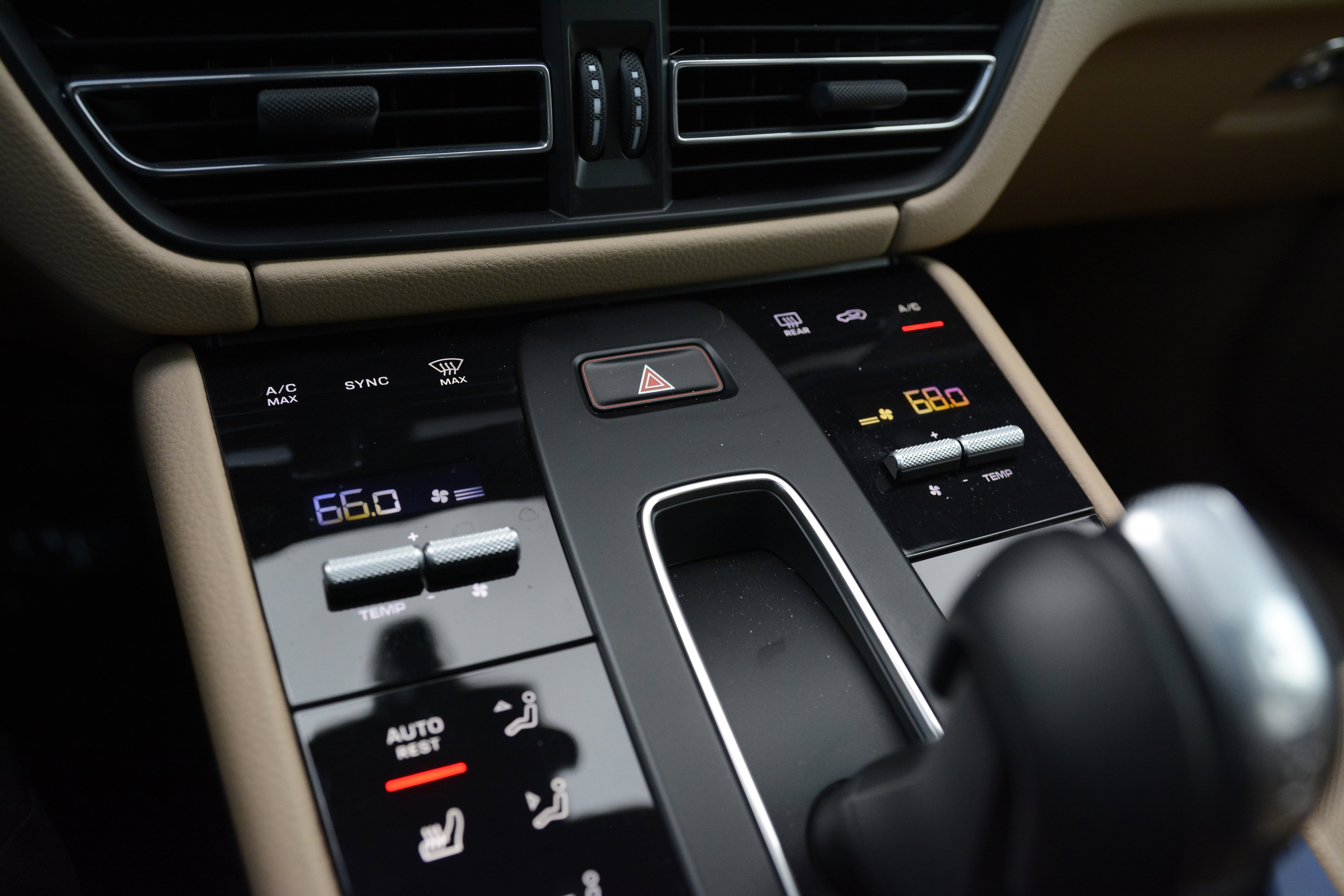 Certified 2025 Porsche Macan image 22