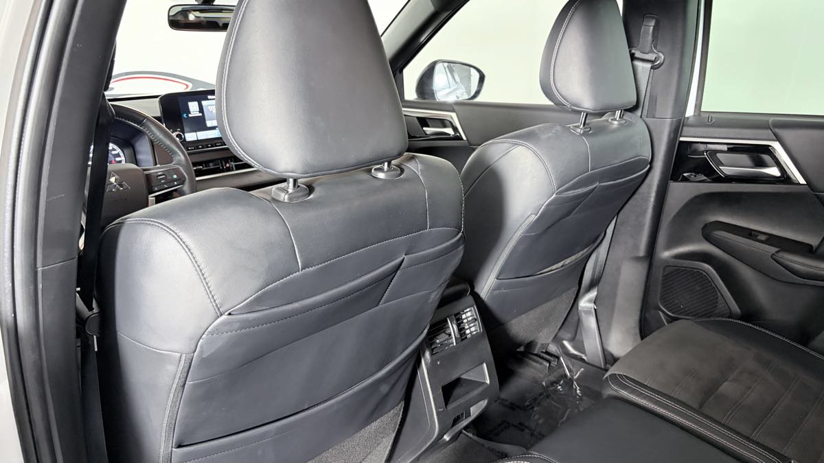 Used 2023 Mitsubishi Outlander ES AWD/4WD image 25