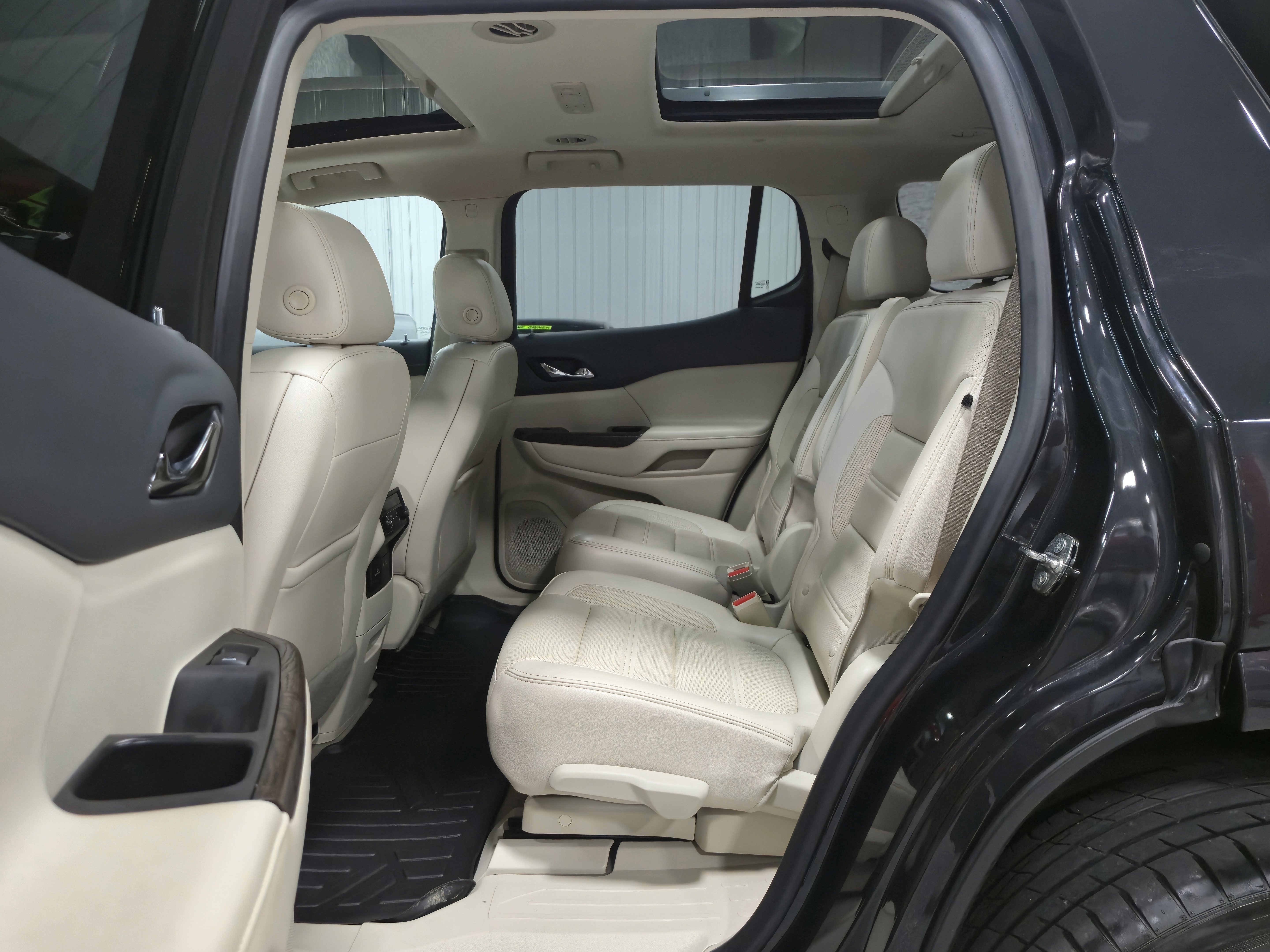 Certified 2020 GMC Acadia Denali w/ Technology Package image 9