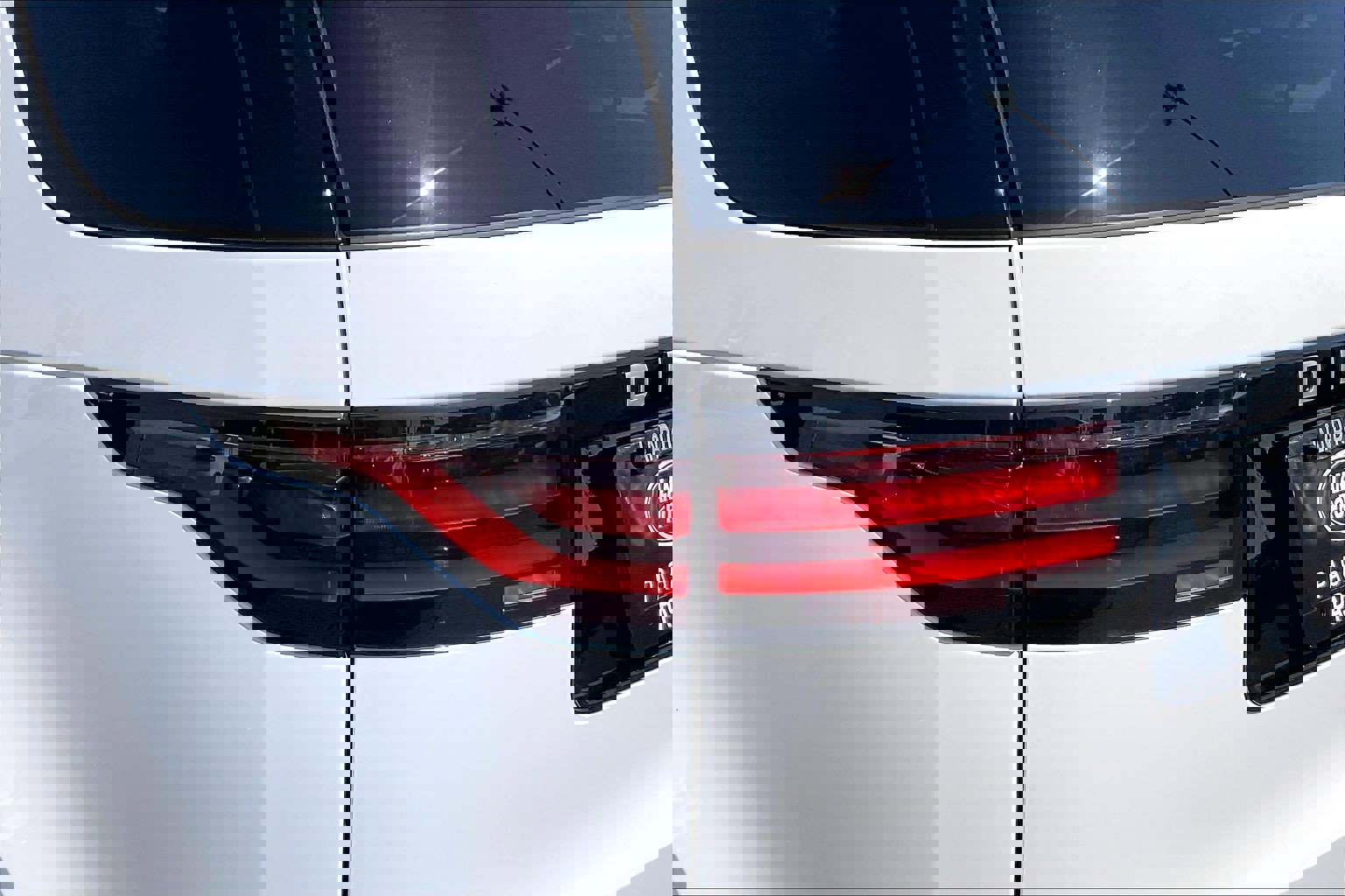 New 2026 Land Rover Discovery S image 6