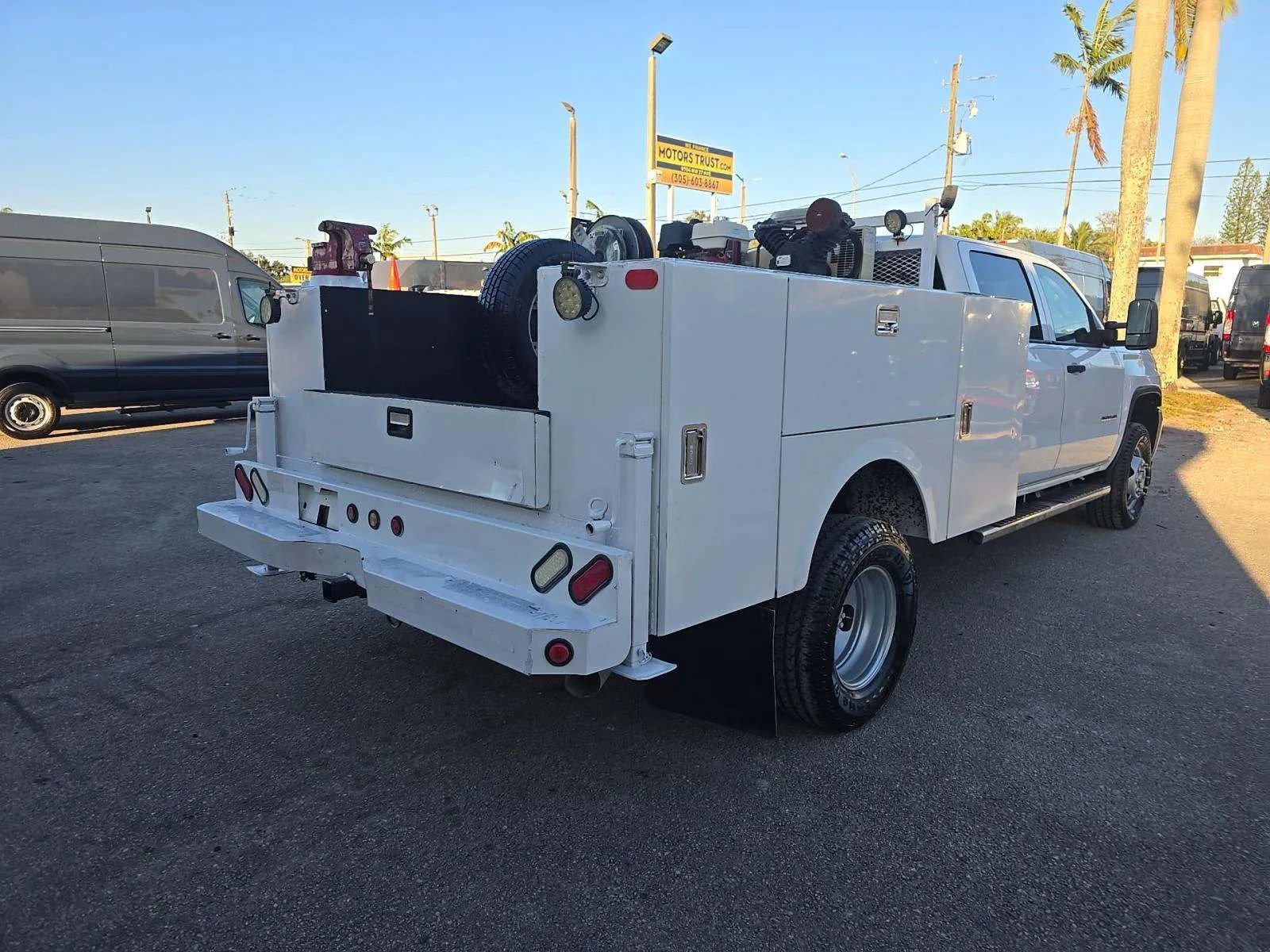 Used 2015 GMC Sierra 3500 4x4 Crew Cab w/ Sierra Convenience Package image 3