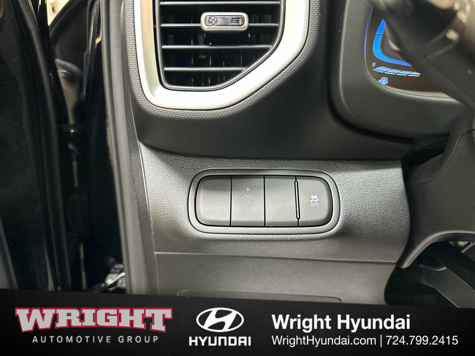 Certified 2025 Hyundai Venue SEL FWD image 23