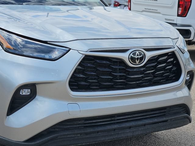 Used 2024 Toyota Highlander LE AWD/4WD image 7