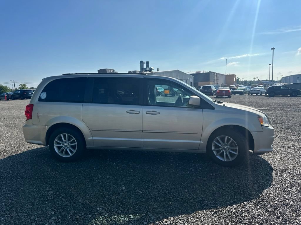 Used 2015 Dodge Grand Caravan SXT w/ Rear Park Assist Package FWD image 11