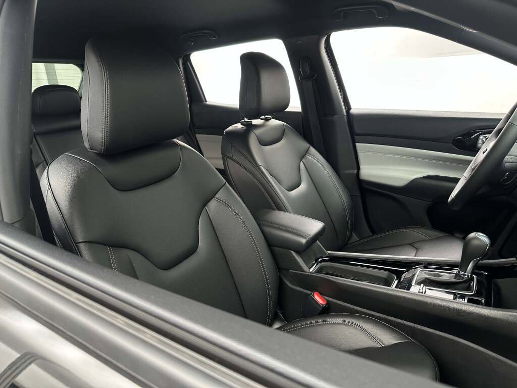 New 2026 Jeep Compass Limited image 18