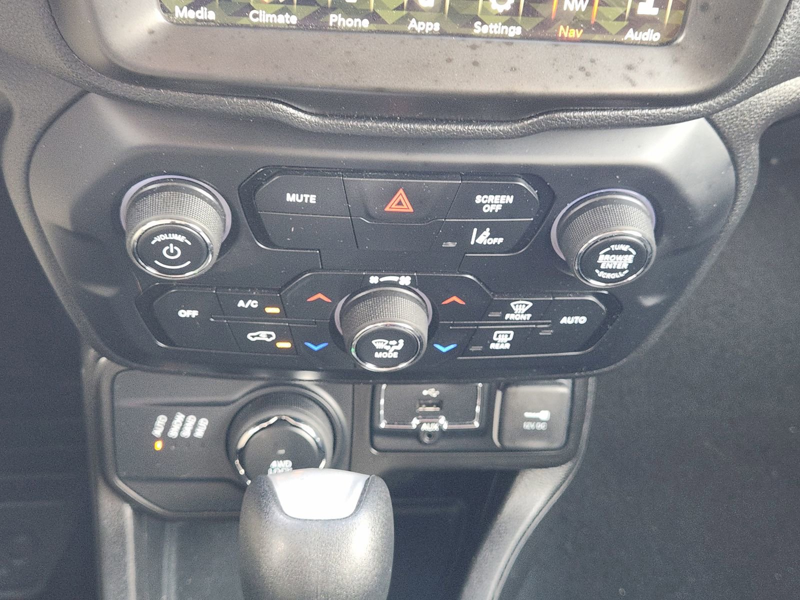 Used 2023 Jeep Renegade Latitude AWD/4WD image 19