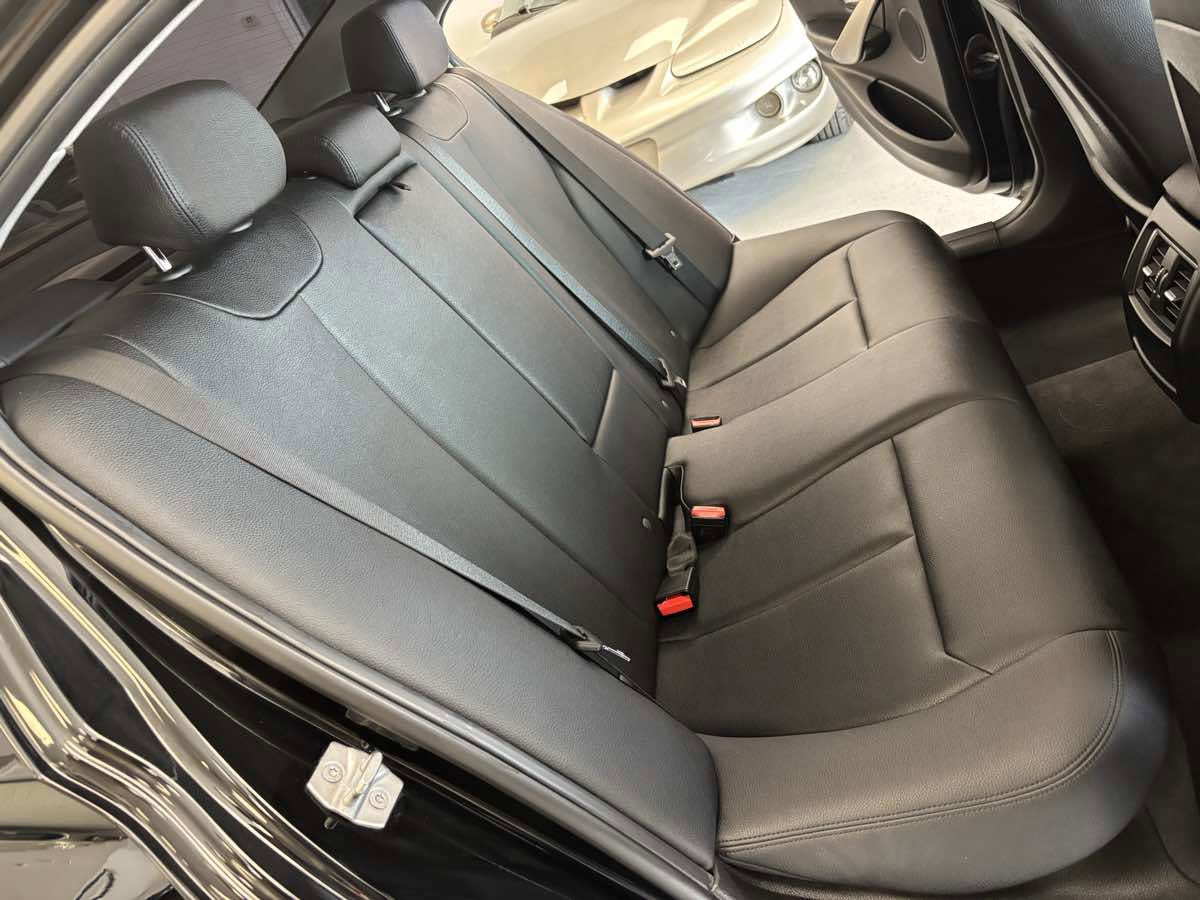 Used 2016 BMW 320i Sedan RWD image 23