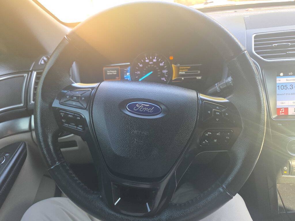 Used 2018 Ford Explorer XLT w/ Equipment Group 202A FWD image 30