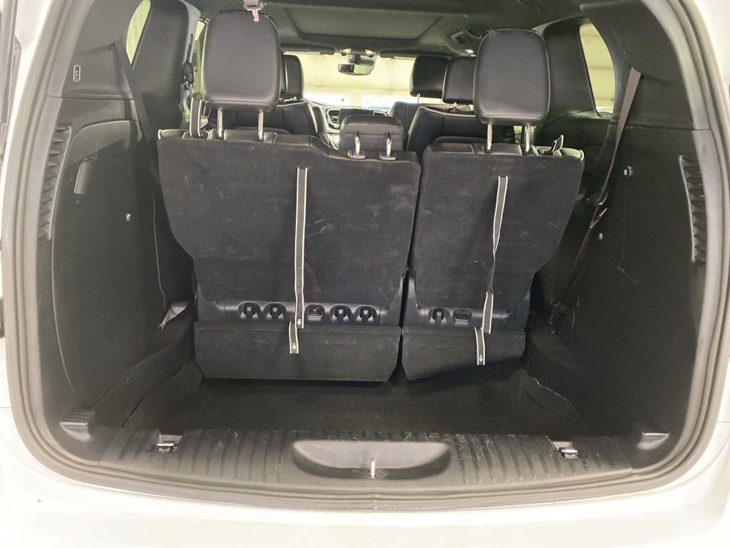 Used 2025 Chrysler Pacifica Limited image 16