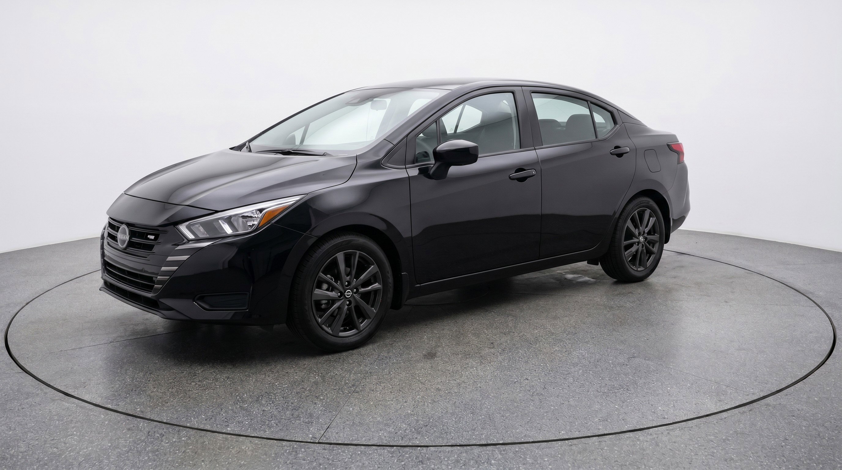 Used 2025 Nissan Versa SV image 3