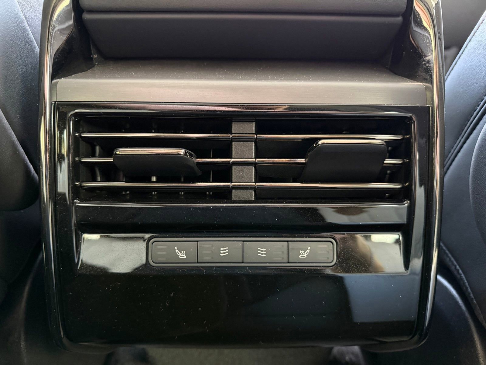 Used 2025 Land Rover Range Rover Sport Dynamic SE image 24