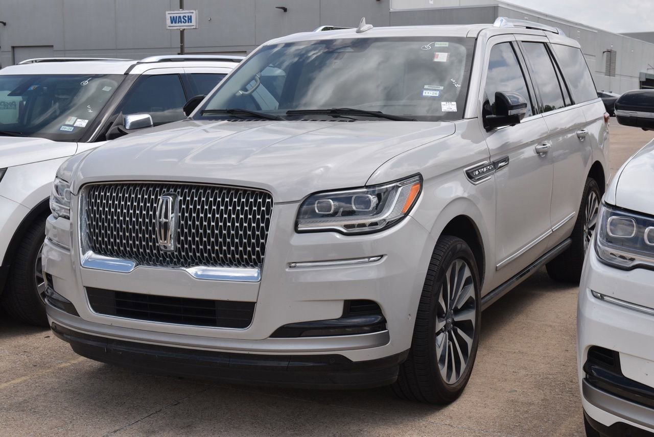 Certified 2022 Lincoln Navigator Reserve AWD/4WD image 2