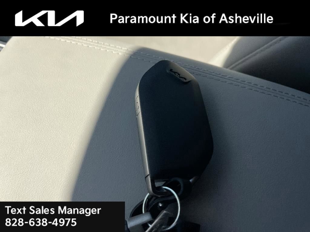 Certified 2025 Kia Sorento EX image 24