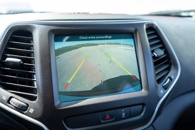 Used 2022 Jeep Cherokee Trailhawk w/ Technology Group B image 20