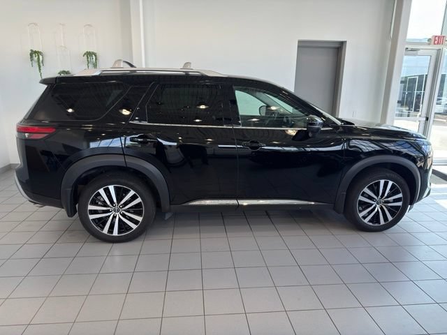 Used 2025 Nissan Pathfinder Platinum AWD/4WD image 46
