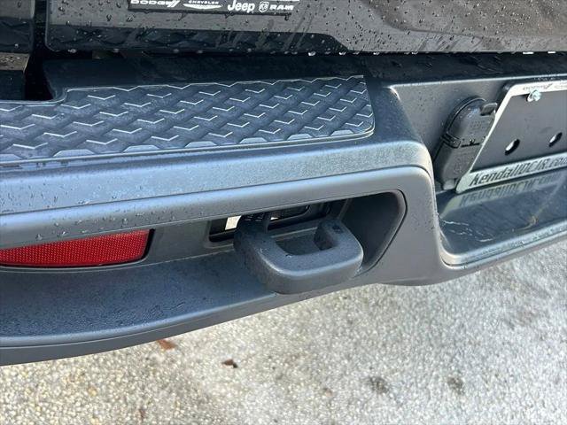 Certified 2025 Jeep Gladiator Sport AWD/4WD image 33