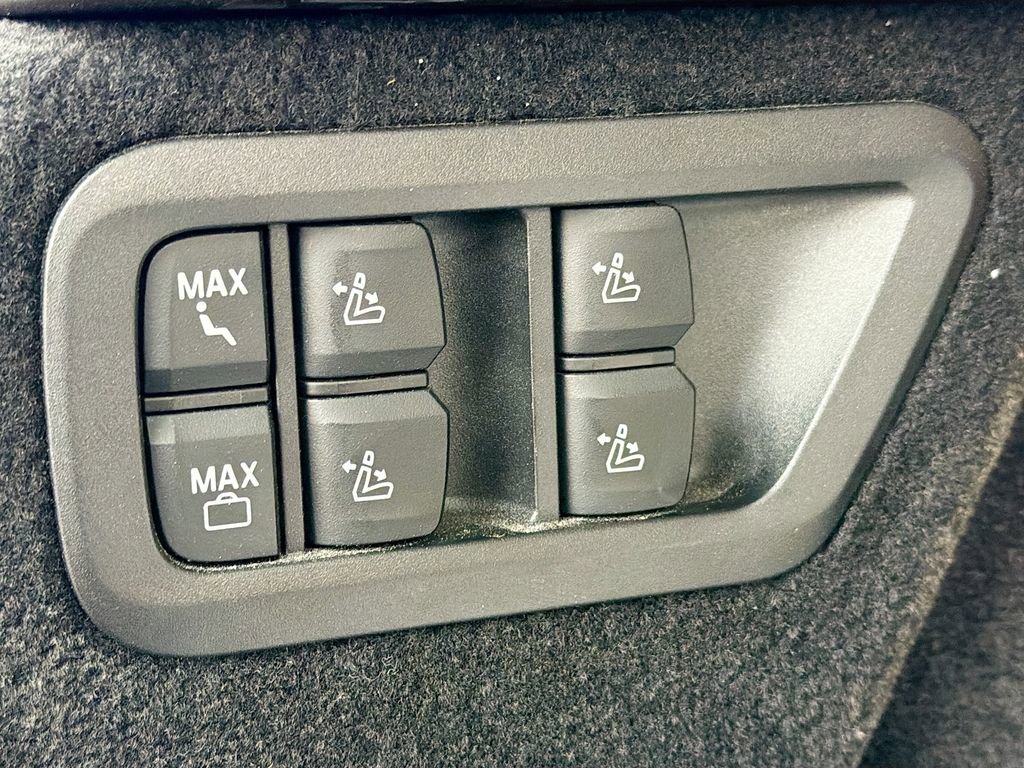 Used 2024 BMW X7 xDrive40i image 13