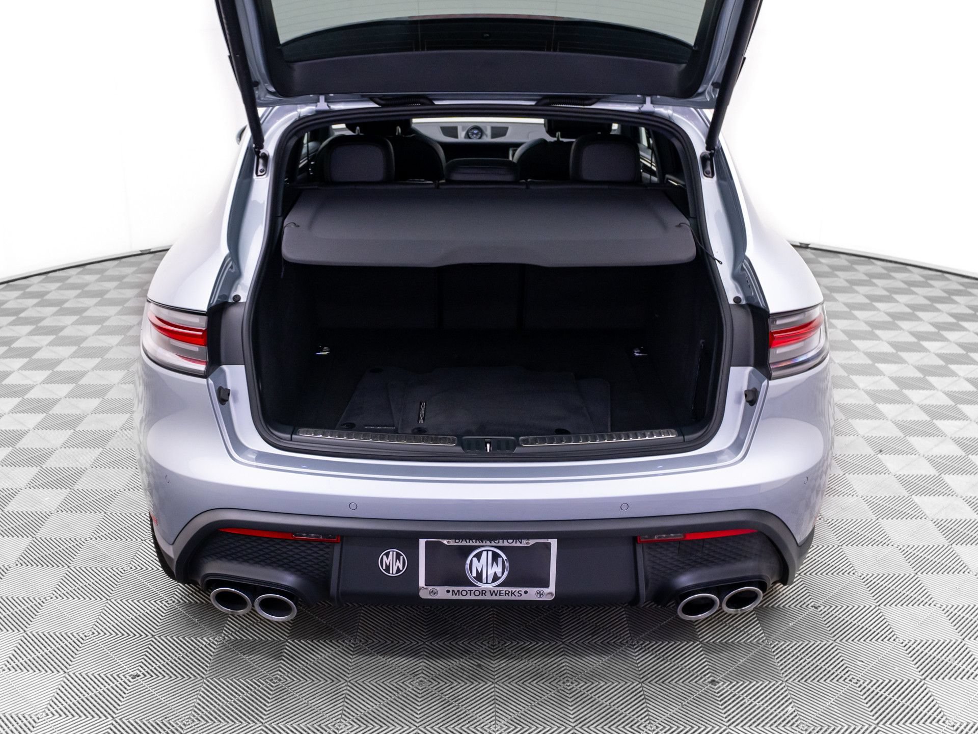 Certified 2026 Porsche Macan AWD/4WD image 32