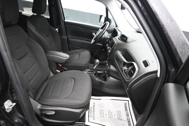 Used 2016 Jeep Renegade Latitude AWD/4WD image 8