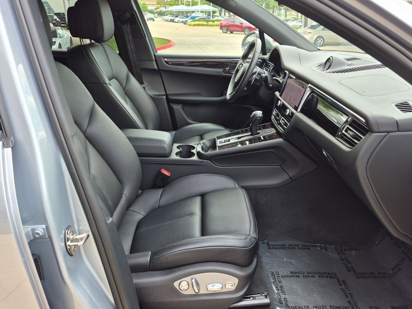 Certified 2025 Porsche Macan Turbo AWD/4WD image 25