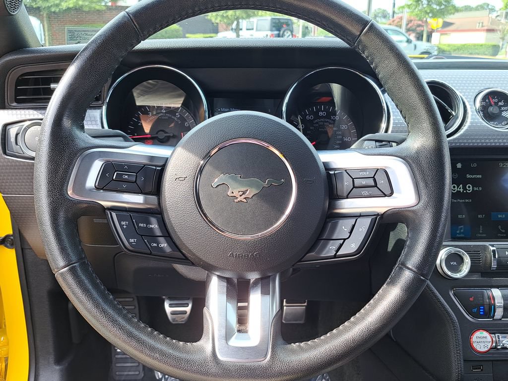Used 2017 Ford Mustang GT Premium w/ GT Performance Package RWD image 9