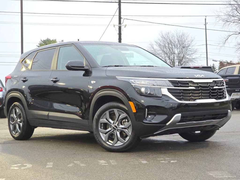 Used 2024 Kia Seltos LX image 2