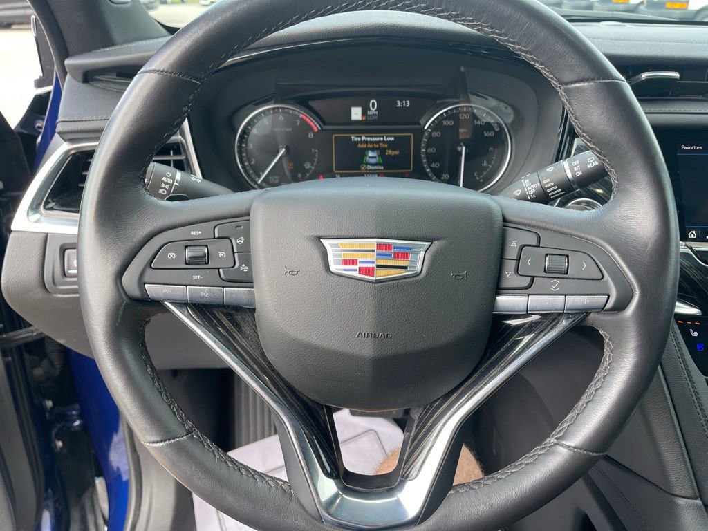 Used 2025 Cadillac XT6 Premium Luxury image 10