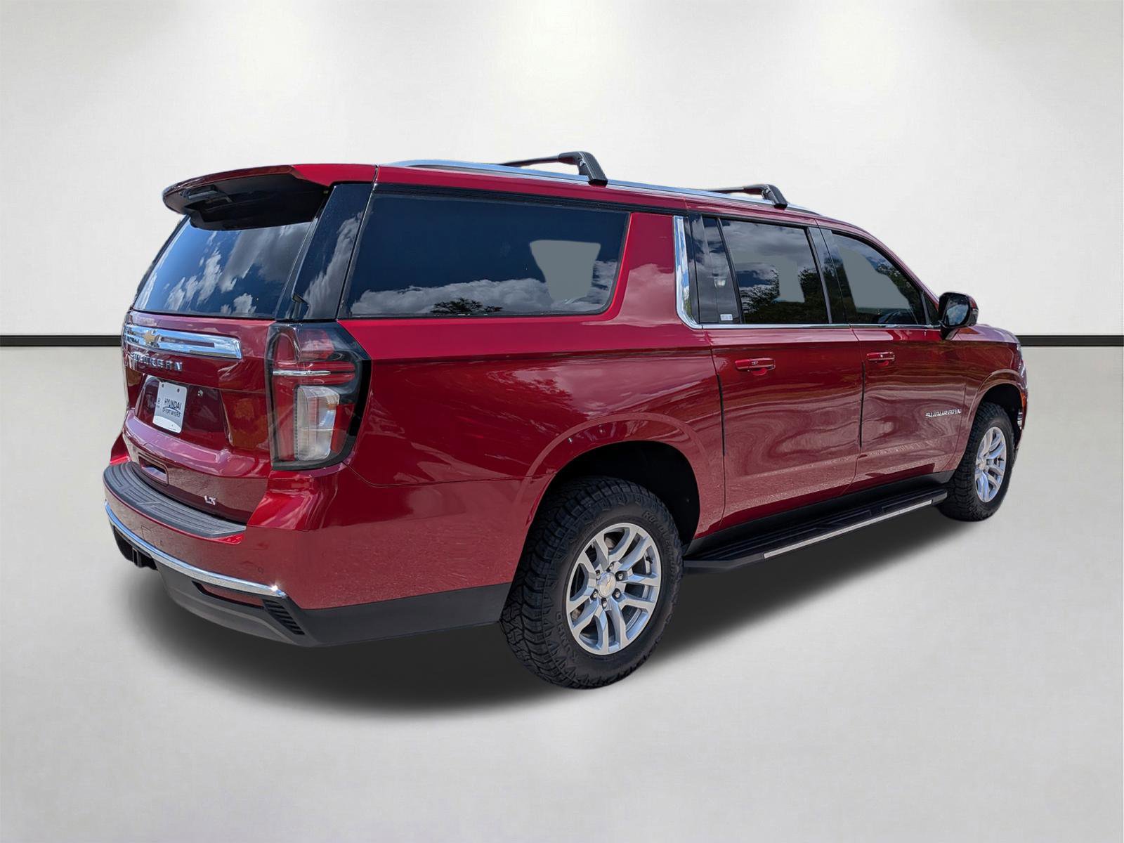 Used 2021 Chevrolet Suburban LT w/ Luxury Package RWD image 4