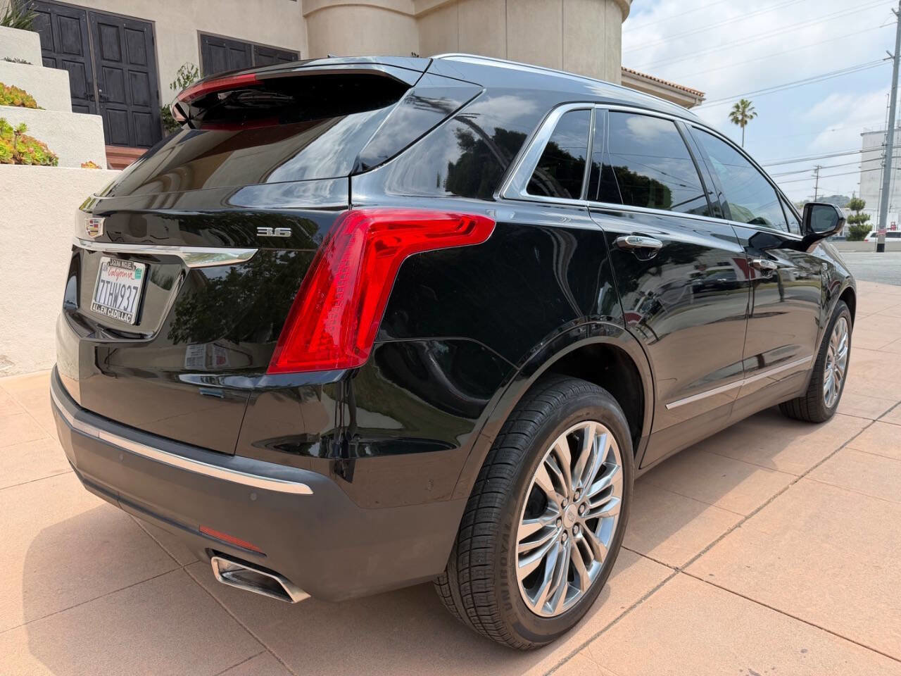 Used 2017 Cadillac XT5 Premium Luxury w/ Driver Assist Package FWD image 11
