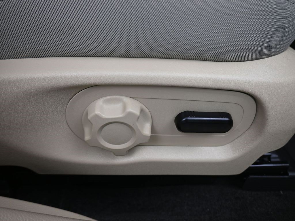 Used 2018 Ford Taurus SE image 38