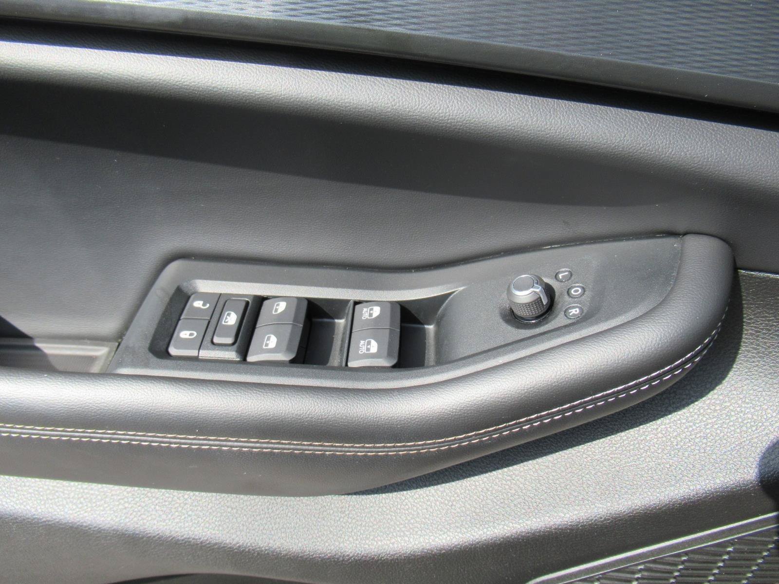 Used 2025 Jeep Grand Cherokee L Laredo RWD image 22