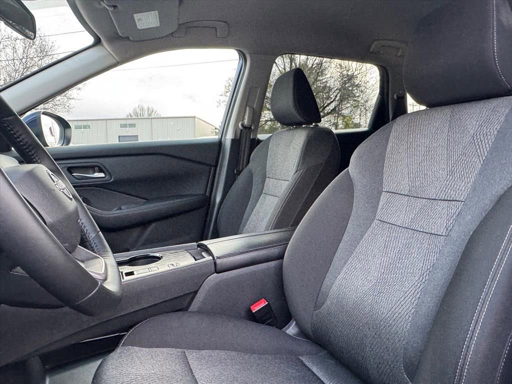 Certified 2025 Nissan Rogue SV image 16