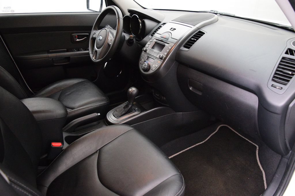 Used 2011 Kia Soul + FWD image 16