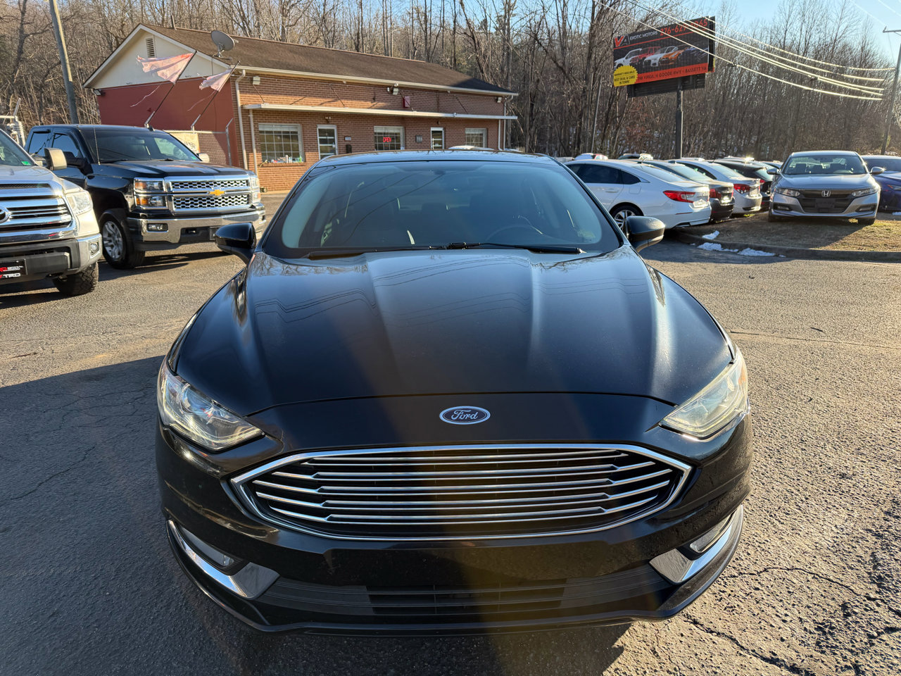 Used 2017 Ford Fusion SE w/ Equipment Group 201A image 2