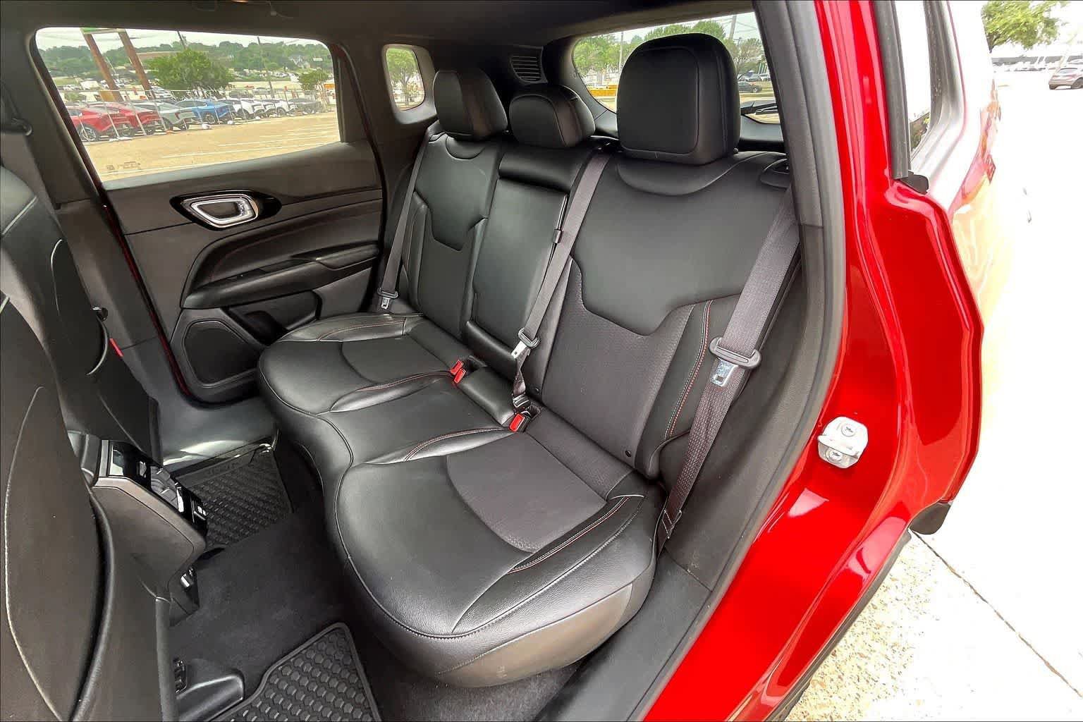 Used 2025 Jeep Compass Trailhawk AWD/4WD image 29