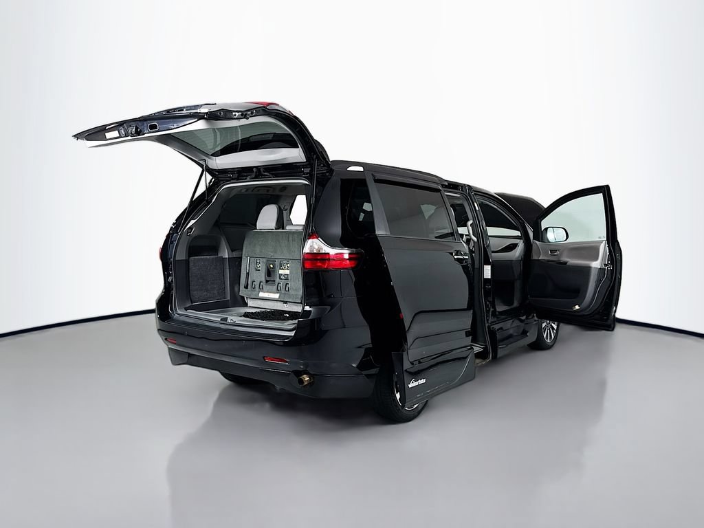 Used 2018 Toyota Sienna Limited FWD image 23