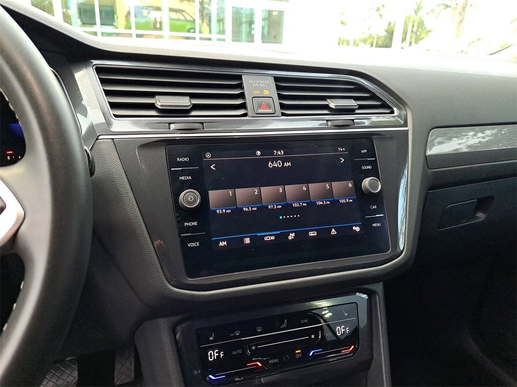 Used 2022 Volkswagen Tiguan SE image 19