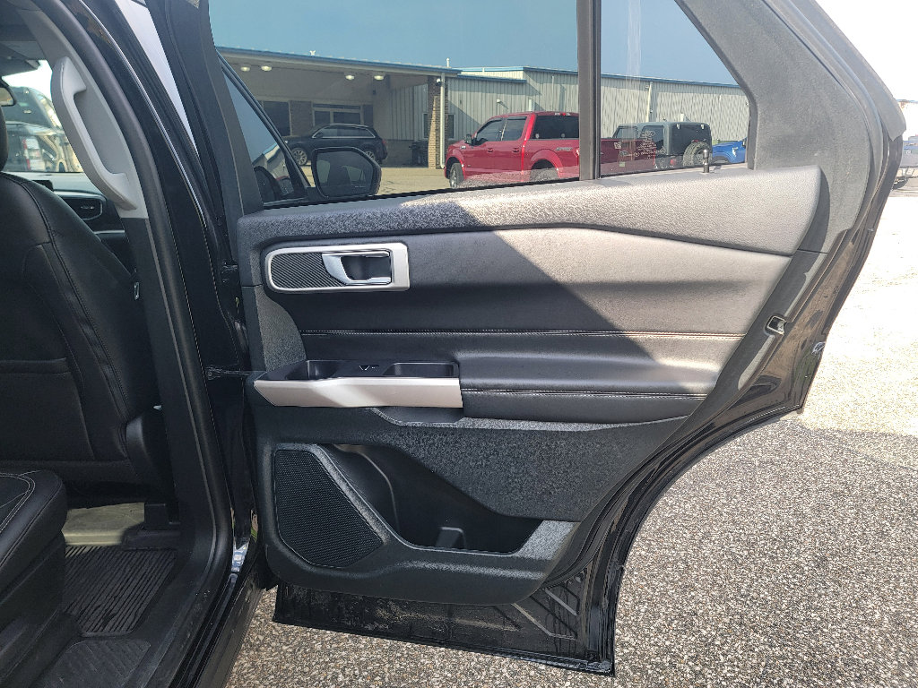 Used 2023 Ford Explorer XLT w/ Equipment Group 202A AWD/4WD image 31