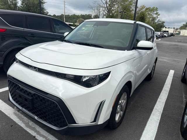 Used 2025 Kia Soul LX w/ LX Technology Package FWD image 3