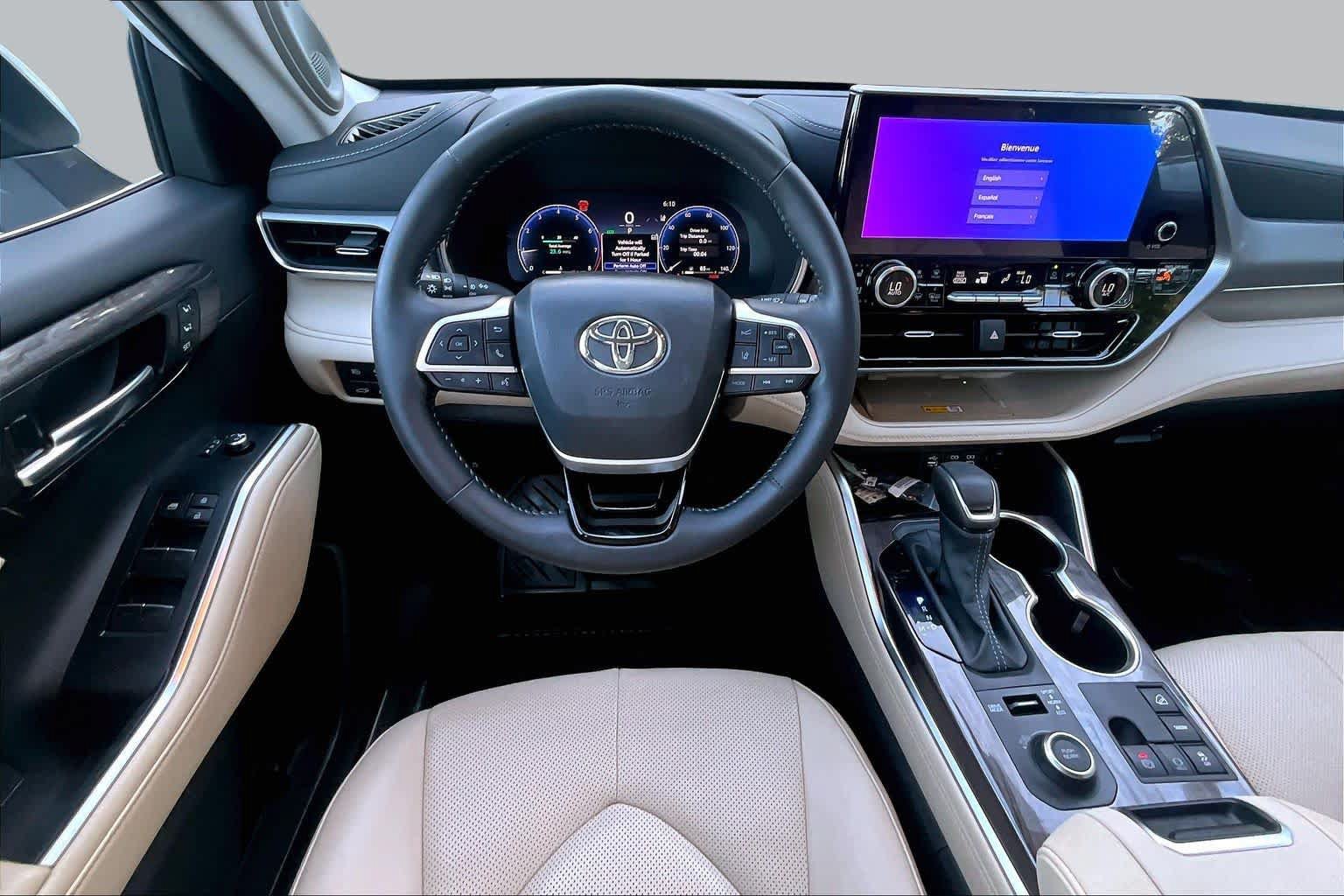 Used 2024 Toyota Highlander Platinum AWD/4WD image 6