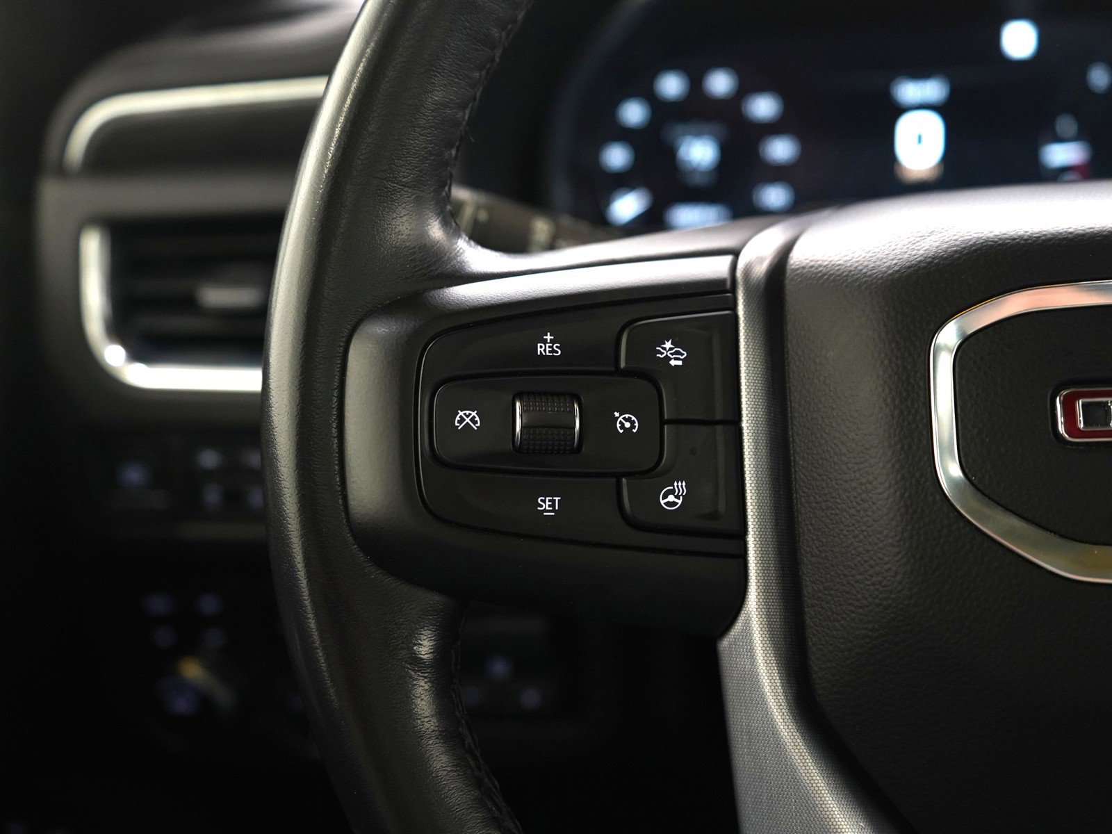 Used 2022 GMC Yukon XL SLT image 27