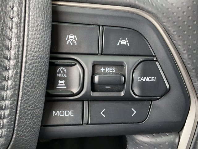 Used 2025 Toyota 4Runner Limited AWD/4WD image 33