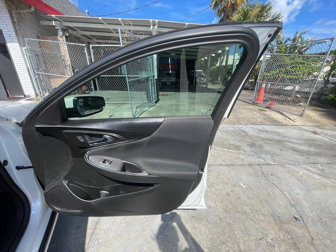 Used 2018 Chevrolet Malibu LT FWD image 19