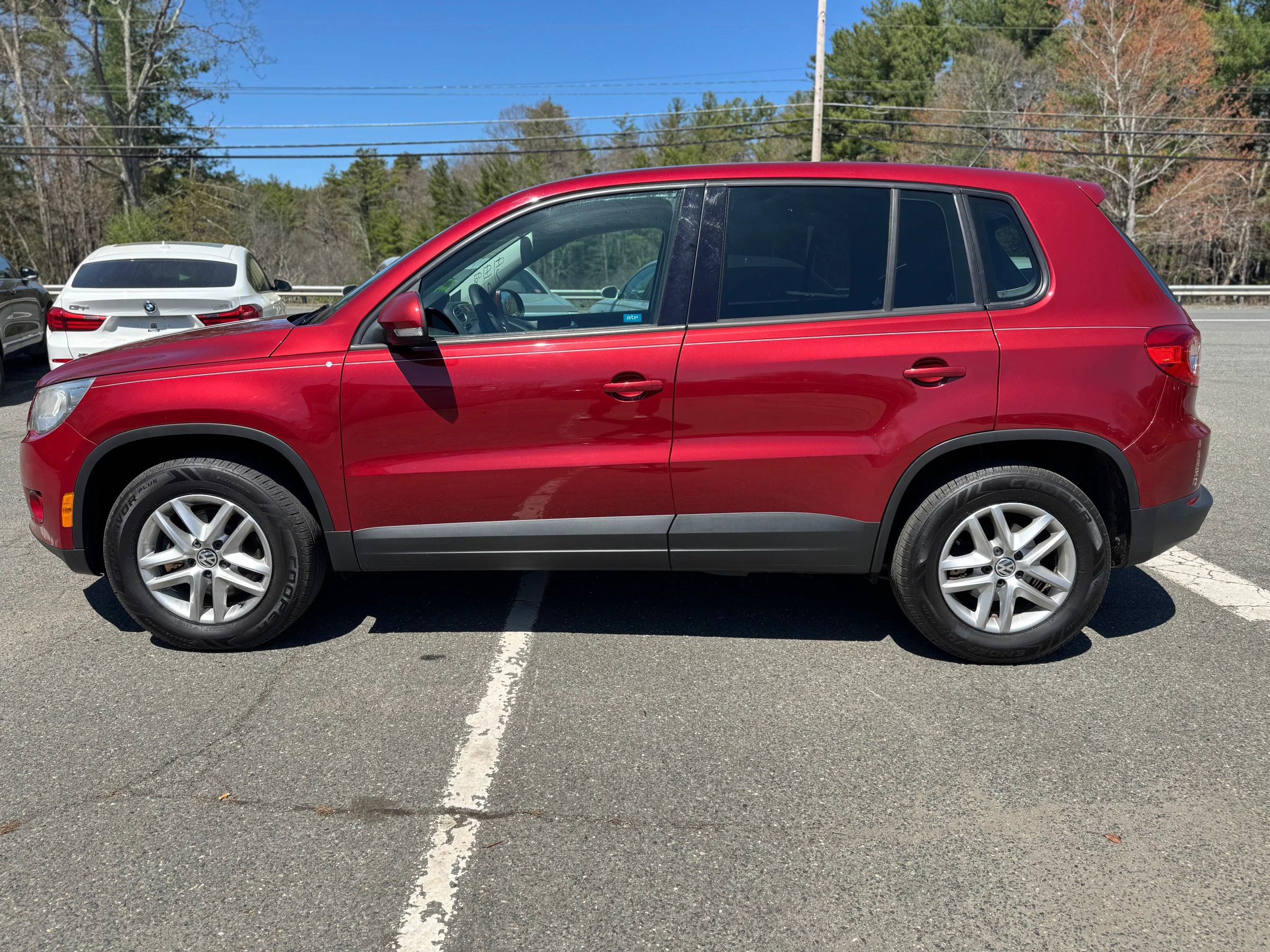 Used 2011 Volkswagen Tiguan S image 6